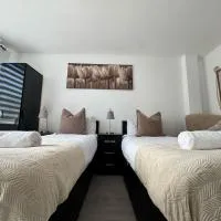 The 37 Suites, hotel a Ponders End
