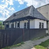 Casuța din Domnești, hótel í Domneşti