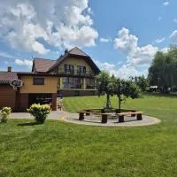 Agroturystyka Żubrówka, hotel in Żubrówka