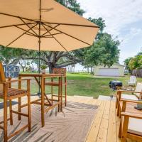 Merritt Island Home with Deck and River View!, hotel poblíž Merritt Island - COI, Merritt Island