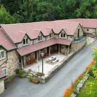 Nant Ucha Farm Holiday Cottages near Llangollen, hotel in Acrefair