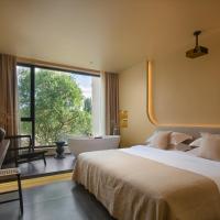 West Desert Luxury Holiday Homestay, hotel near Dunhuang Mogao International Airport - DNH, Dunhuang