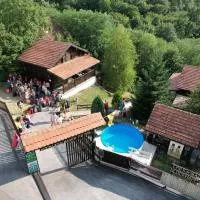 Kosmajski vajati Petra, хотел в Nemenikuće