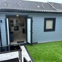 The Cabin Near Galway City Centre 10Mins, hotel em Galway