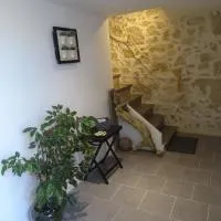 Appartement proche voie verte et canal, hotel en Feugarolles