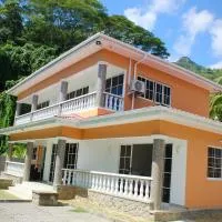 H & M Bayview Apartment Seychelles, ξενοδοχείο στο Beau Vallon