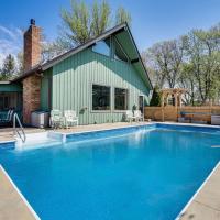 Love Lake Retreat with Hot Tub in New Richmond!, hotel poblíž New Richmond Regional - RNH, New Richmond