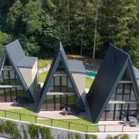 Domašovo, hotel a Holčíkovce