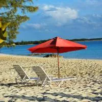 Pigeon Cay Beach Club, hotel sa Rokerʼs