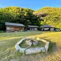 Otsuki में, होटल ぽつんとビーチ付きで海水浴して大きな庭で焚き火やバーベキューが楽しめる1日1組貸切宿ウミクマルア