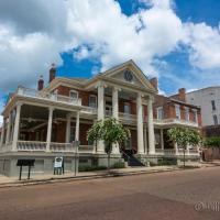 The Guest House Historic Mansion, hotel in Natchez