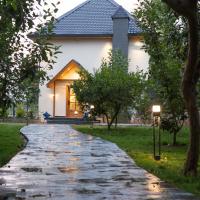 Maple house Hillside 3-BHK Without Pvt Pool & Open Pizzeria, hotel poblíž Kangra Airport - DHM, Kangra