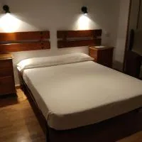 Hotel Los Perales, хотел в Пуебла де Санабрия