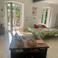 L'appart Thé - Cocon de charme avec terrasse à Paradou, au cœur des Alpilles, hotel en Paradou