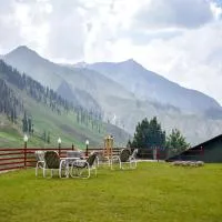 Roomy Mountain Top Resort, Batakundi、Battakundiのホテル