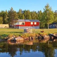 Lakeview Houses Sweden - Red House، فندق في Svärdsjö