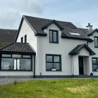 Aughera House, Teelin, hotel v destinácii Carrick Lower Bridge
