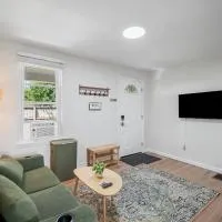 Cozy & Modern 1 Bdr Apt Natrona, hotel a Natrona Heights