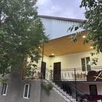 Luni, hotel u gradu T'mogvi