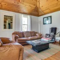 Oak Bluffs में, होटल < 1 Mi to Beaches: Home w/ Deck in Oak Bluffs