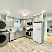 Cozy 3-Beds in 2-Bedrooms Apartment Near Quincy Adams, khách sạn ở Quincy