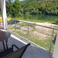 Viesnīca LUX APARTMANI Rajska plaza pilsētā Bratunac