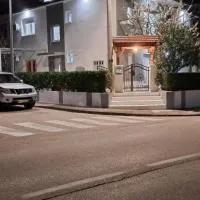 Room Misir in Downtown - Private Entrance and Private Bathroom, hotel v destinácii Knin