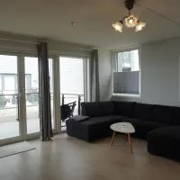 Cozy Flat with Balcony in Central Jørpeland - Close to The Pulpit Rock – hotel w mieście Jørpeland
