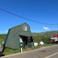 Cloudtop House - Gomismta, отель в городе Gomi