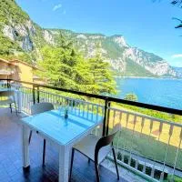 Grand View Como Lake Apartment 3, hotel ad Abbadia Lariana