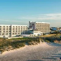 Golden Sands Carolina Beach Oceanfront, Tapestry by Hilton, hotel i Carolina Beach