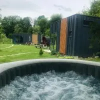 TinyHouses & Garden، فندق في Oravská Poruba