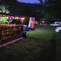 Kamp kućica trokrevetna โรงแรมในCrnča