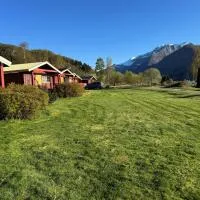 Sjøbakken Fjord Camping AS، فندق في Sykkylven