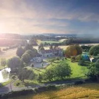 Spacious country house in Normandie, hotel di Moulins-le-Carbonnel