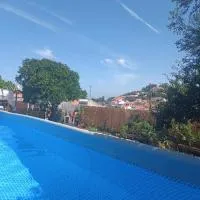 Chambre familiale chez "Casa Portuguesa", accès piscine-jardin-1h15 Lisboa، فندق في Chamusca