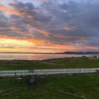 The Blue Dolphin with Panoramic Sea Views, hotel a Tythegston