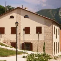 Oasi di Piobbico Piscina con Vista sul Monte Nerone – hotel w mieście Piobbico
