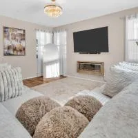 Stylish 3br 3 Bth w fireplace, khách sạn ở Beaumont