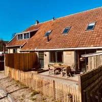BijOpaenOma, hotel sa Oosterend