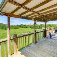 Rogersville Barn Apartment on 27 Acres w/ Pond!, hótel í Rogersville