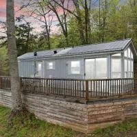 Premium Cabin with Pasture Views & Private Hot Tub, готель у місті Stanton