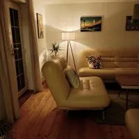 Apartman Charna، فندق في ليفنو