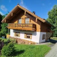 Ferienhaus am Waldrand、Neukirchen vorm Waldのホテル
