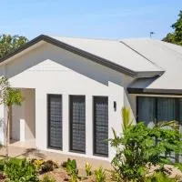 Twin Palms 2 bedroom in Palm Cove, large spa, modern, new built, viešbutis mieste Palm Cove