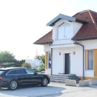 Hotel Rózsa Csárda Bungalow & Caravan Park, hotel a Hegyeshalom