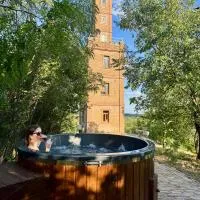 Söréttorony - A jakuzzis erdei szállás: Kölesd şehrinde bir otel