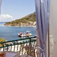 Villa Stana - Beachfront Apartments with Sea View & Free Parking, hotel em Vinišće