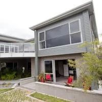 Bay Breeze Accommodation, hotel u gradu Cooks Beach