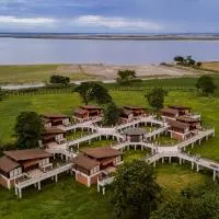 Rhino and River Wildlife Retreat & Spa, Pobitora-Member of SLH Hilton Hotels、Pakariāmukhのホテル